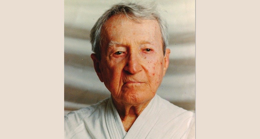 Grand Master Carlos Gracie, founder of the lineage Valour Jiu-Jitsu trains under